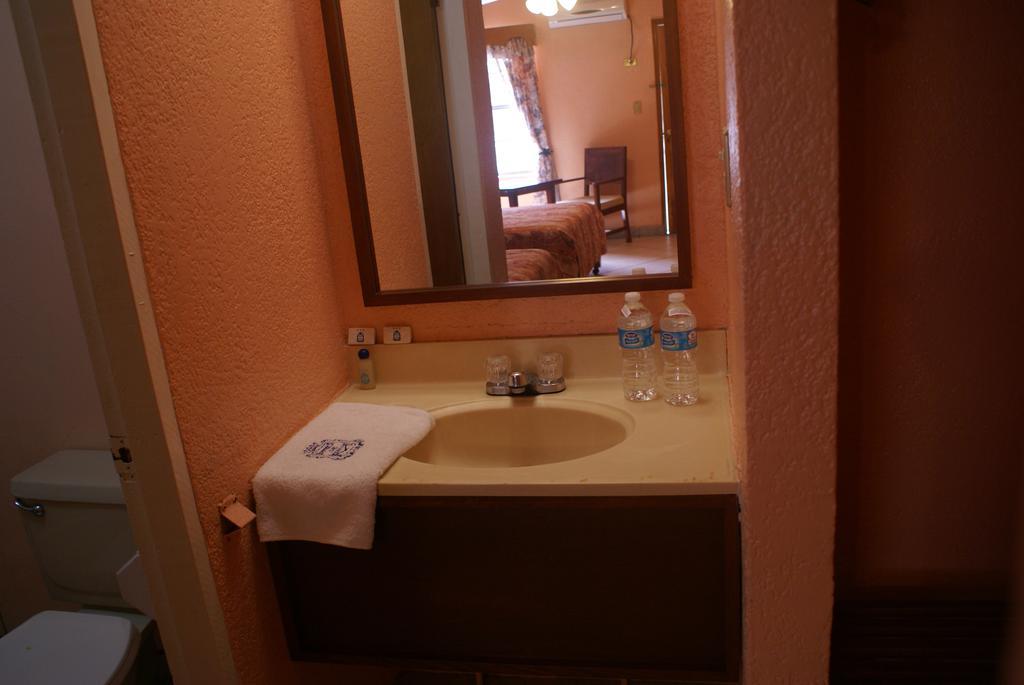 Hotel De Mexico Matamoros  Bilik gambar